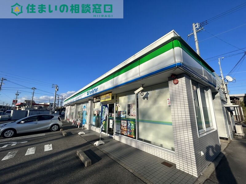 コンビニ　ファミリーマート幸田六栗店（コンビニ）まで720m
