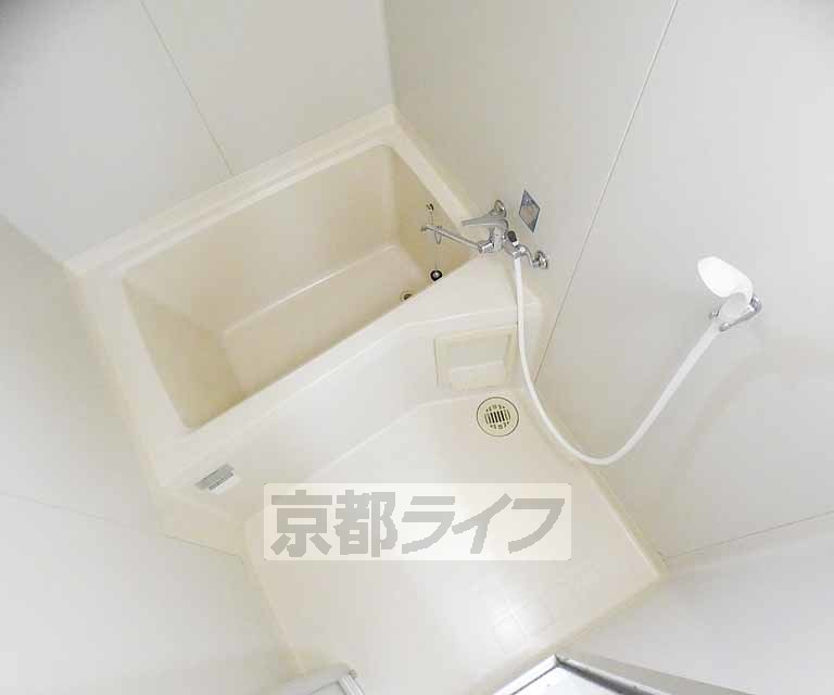 バス・シャワールーム　清潔感あるバスルーム