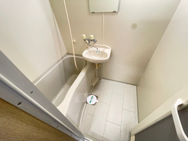 バス・シャワールーム　給湯式のお風呂