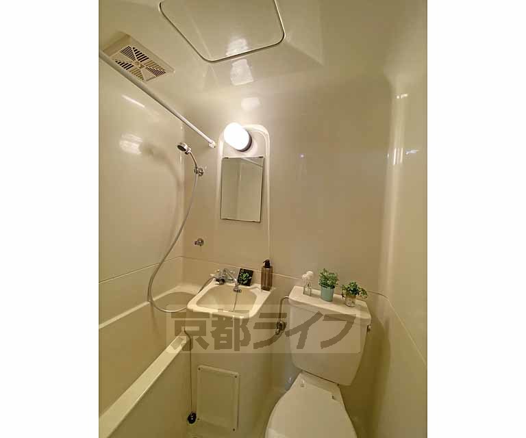 洗面設備　ユニットバスの洗面です。