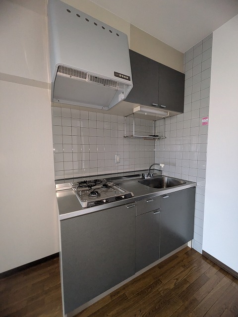 キッチン　同物件物号室