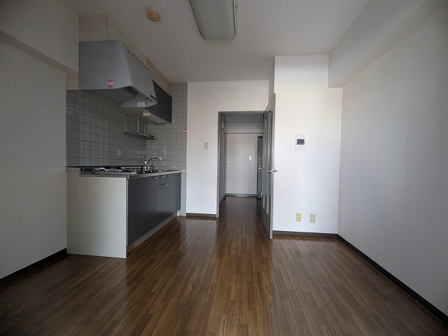 居室・リビング　同物件物号室