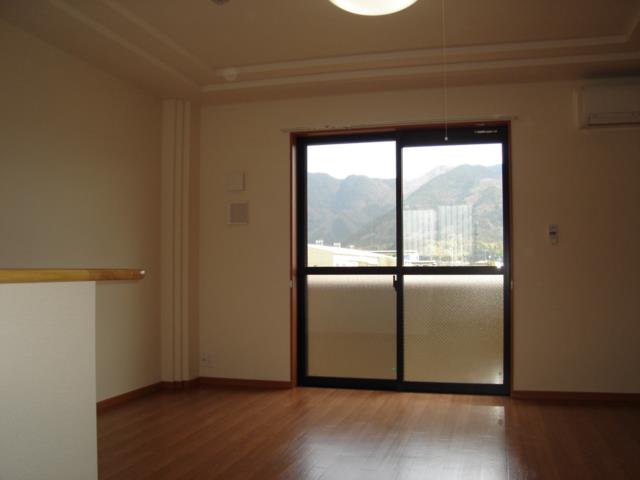 その他部屋・スペース　リビング(エアコン・照明)