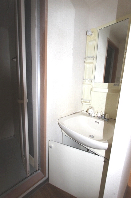 洗面設備　同物件、別号室のものです。