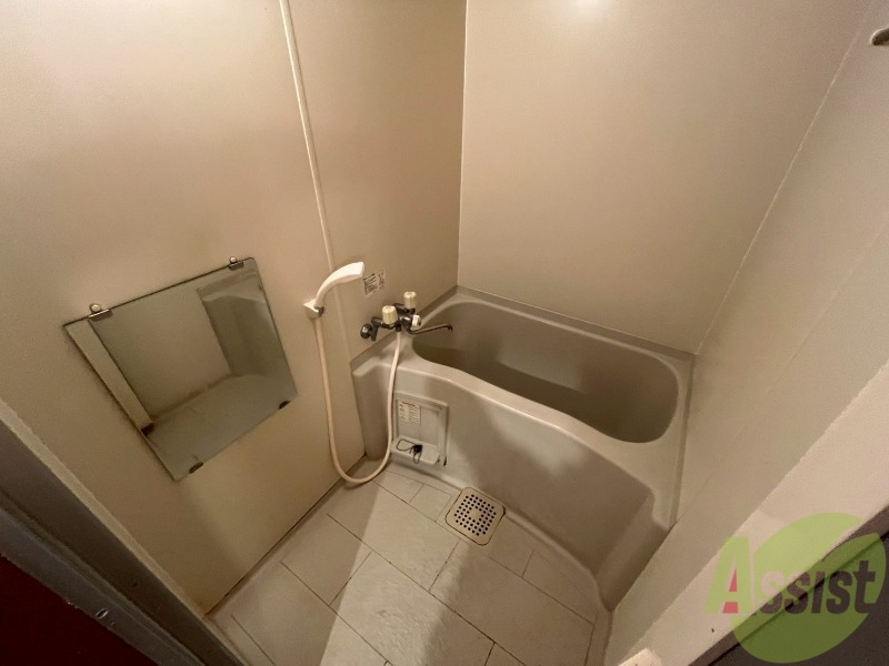 バス・シャワールーム　ユニットバスです。疲れを癒すのに欠かせませんね！