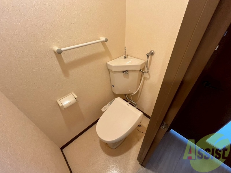 トイレ　こちらはトイレです。清潔感があり、安心して使用できます。