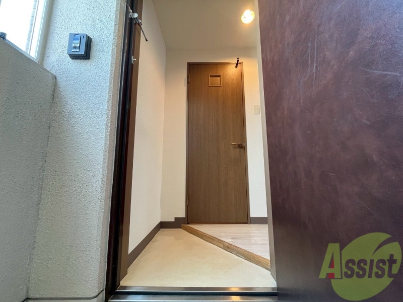 玄関　玄関の様子です。明るい印象ですね。気分もあがりそう。