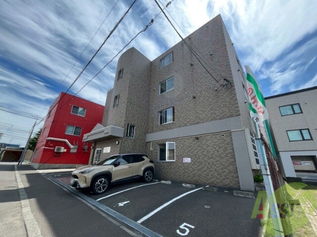 建物外観　札幌市北区新川５条「シャトーム壱番館」