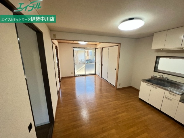 居室・リビング　同型物件になります。