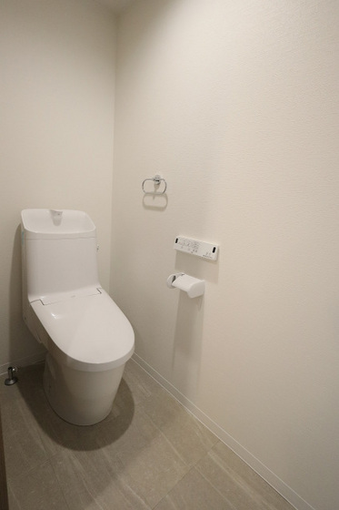 トイレ　※別号室の写真です