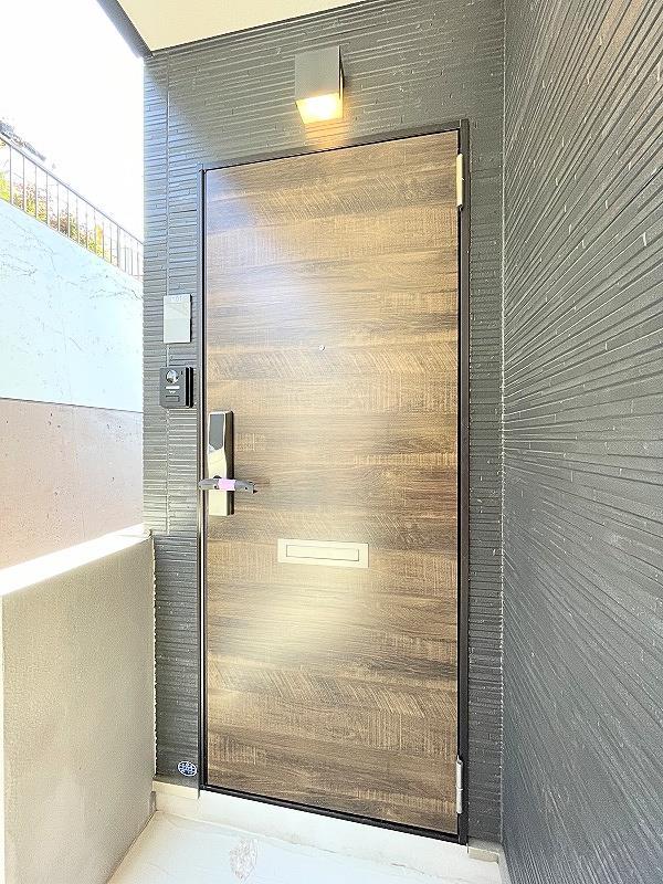 玄関　玄関外側・電子キー