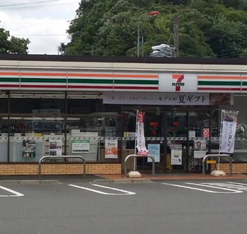 コンビニ　セブン－イレブン厚木石神店（コンビニ）まで808m