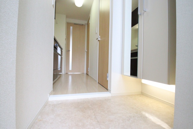 玄関　※別室の参考写真の為、現況優先です。