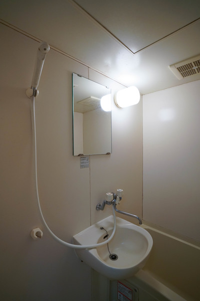 洗面設備　同じ建物の別のお部屋