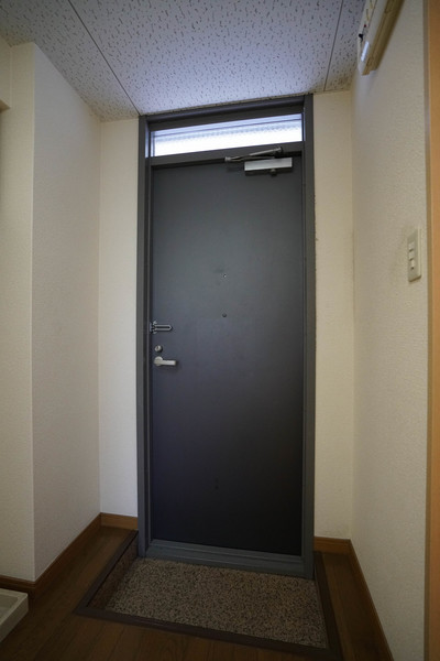 玄関　同じ建物の別のお部屋