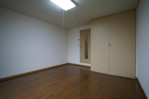 居室・リビング　同じ建物の別のお部屋