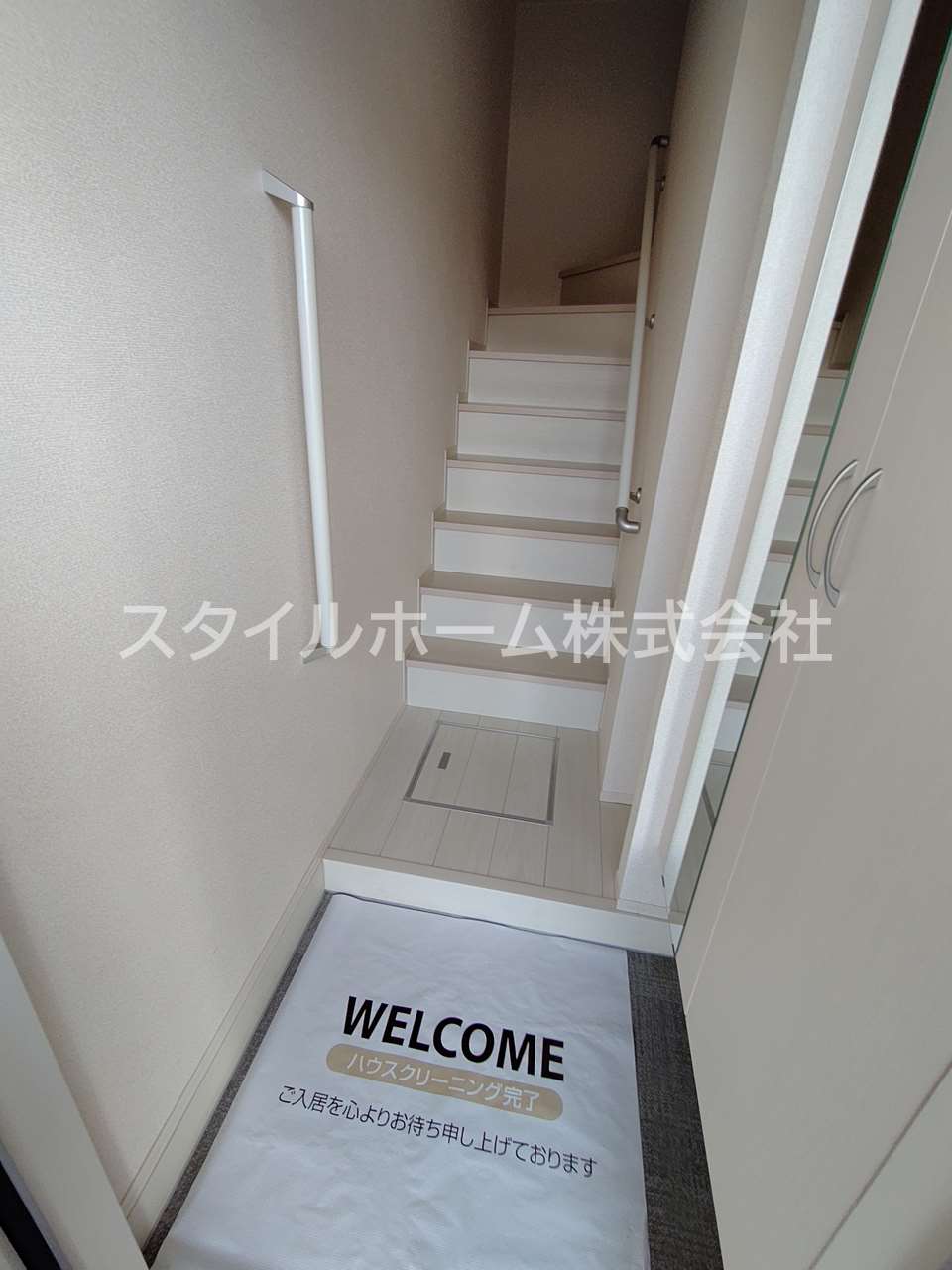 玄関　別部屋写真です。
