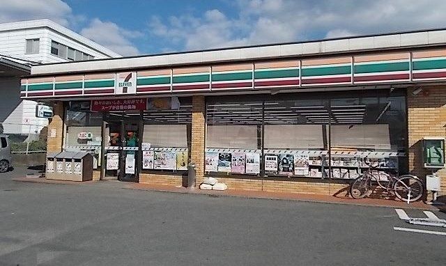 コンビニ　セブンイレブン（コンビニ）まで750m