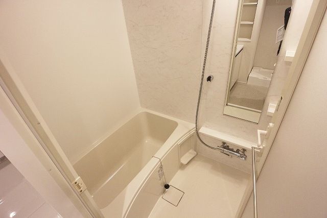 バス・シャワールーム　バスルーム