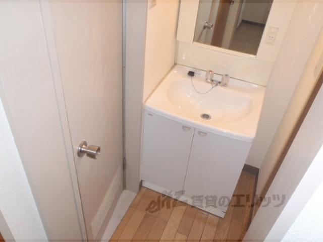 洗面設備　しっかりとした洗面台があります