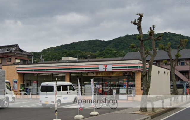 コンビニ　セブンイレブン（コンビニ）まで563m