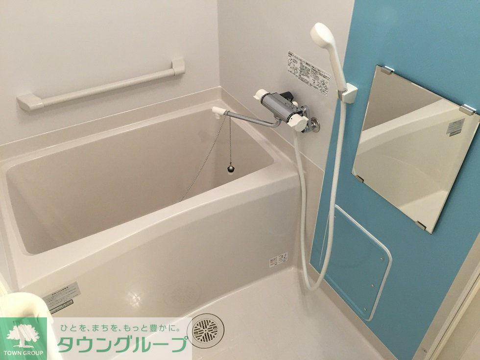 バス・シャワールーム　おしゃれなカラーパネル