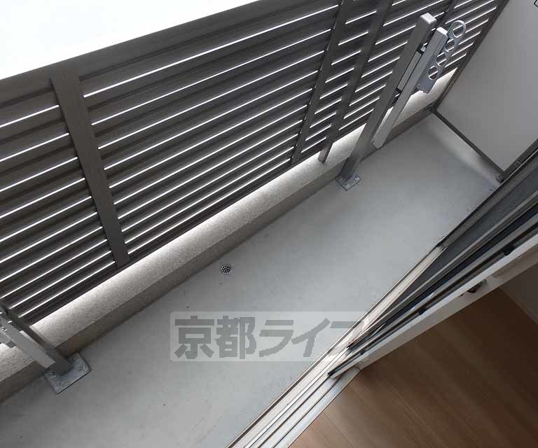 バルコニー　バルコニーもゆったりと・・・