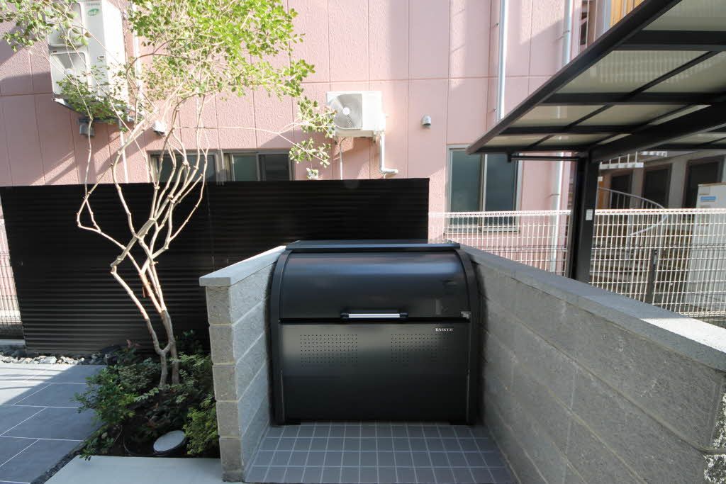 建物外観　ゴミボックス