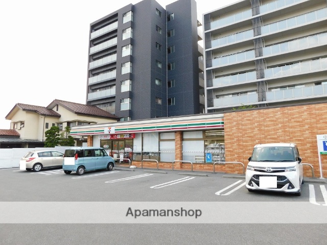 コンビニ　セブンイレブン（コンビニ）まで527m