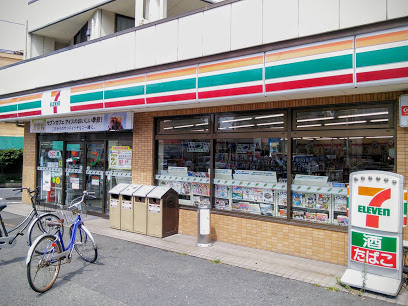 コンビニ　セブンイレブン（コンビニ）まで224m