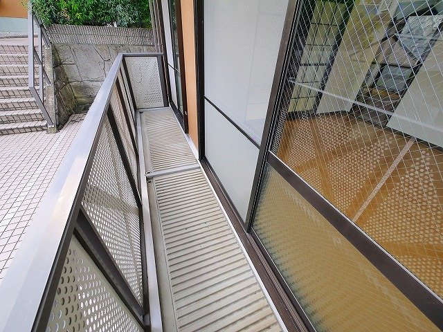 バルコニー　暖かな日差しのふりそそぐバルコニー
