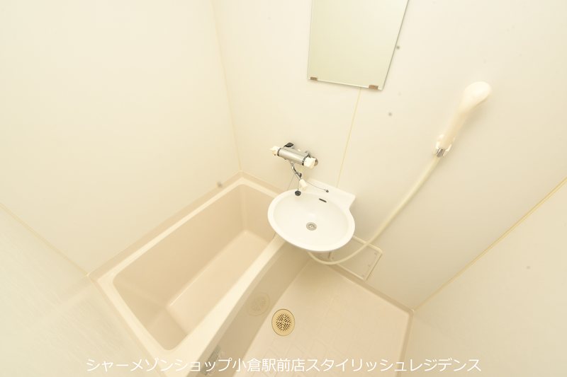 バス・シャワールーム　写真と異なる場合は現況を優先します