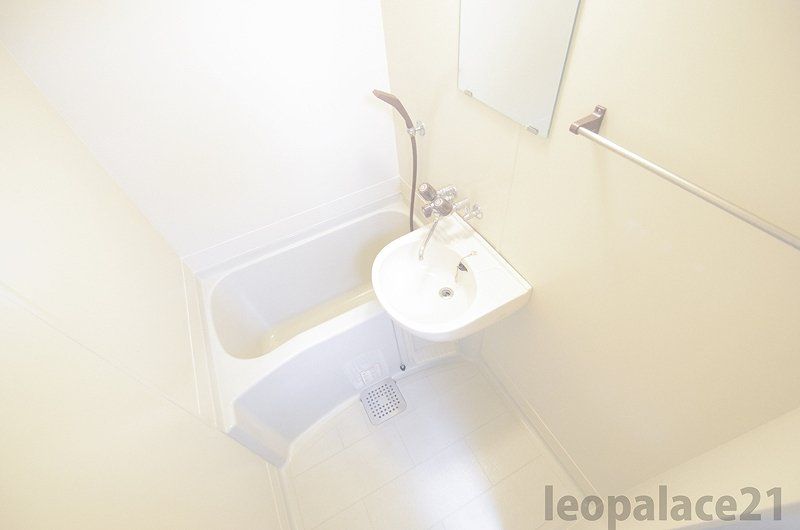 バス・シャワールーム　設備・仕様は号室により異なる為、現況を優先致します。