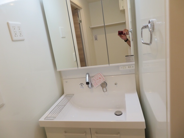 洗面設備　同型モデルフロラシオン２０１号室参照