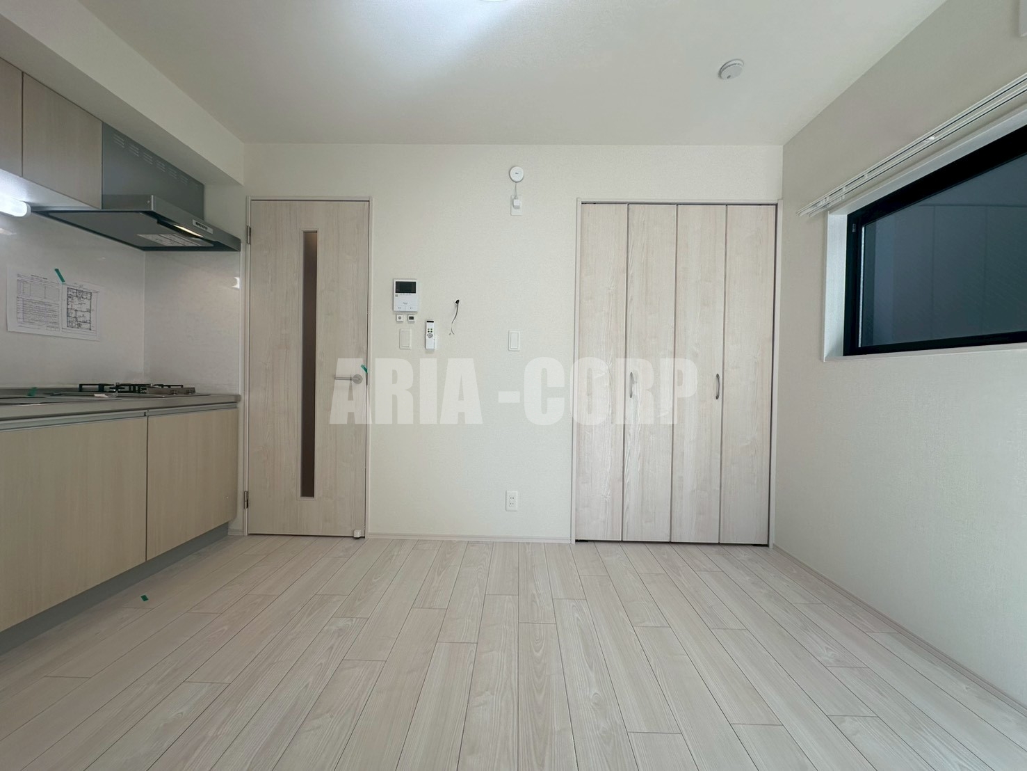 キッチン　システムキッチン・冷蔵庫スペースもしっかりございます！