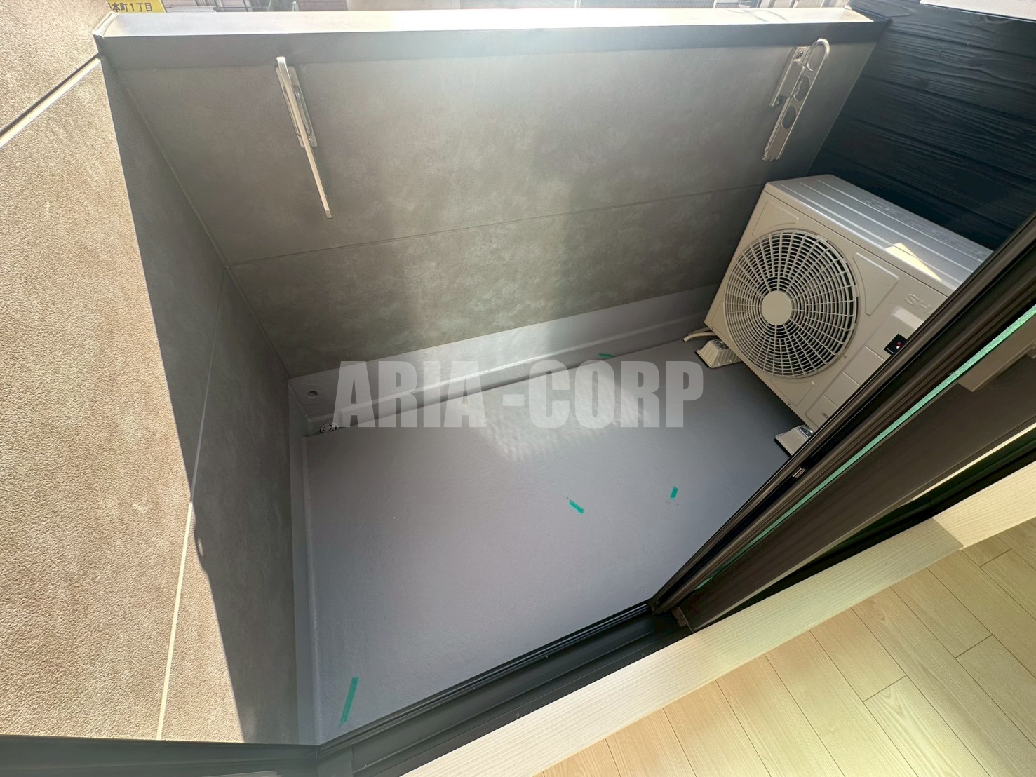 バルコニー　バルコニー、室内物干し、浴室乾燥と3箇所お洗濯物を干せます！