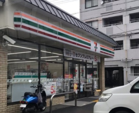 コンビニ　セブンイレブン　西京極西大丸町店（コンビニ）まで55m