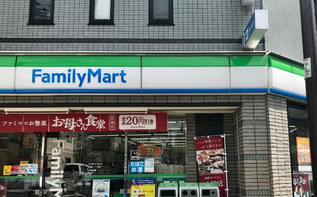 コンビニ　ファミリーマート 田端一丁目店（コンビニ）まで135m