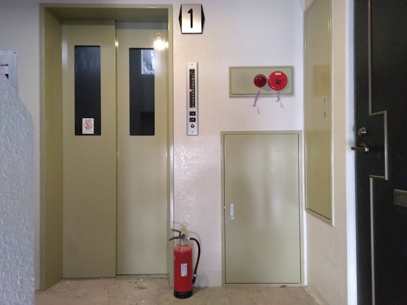 エントランス　エレベーター