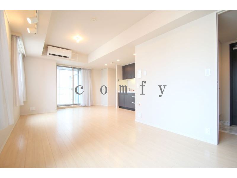 居室・リビング　２面採光の明るいリビング