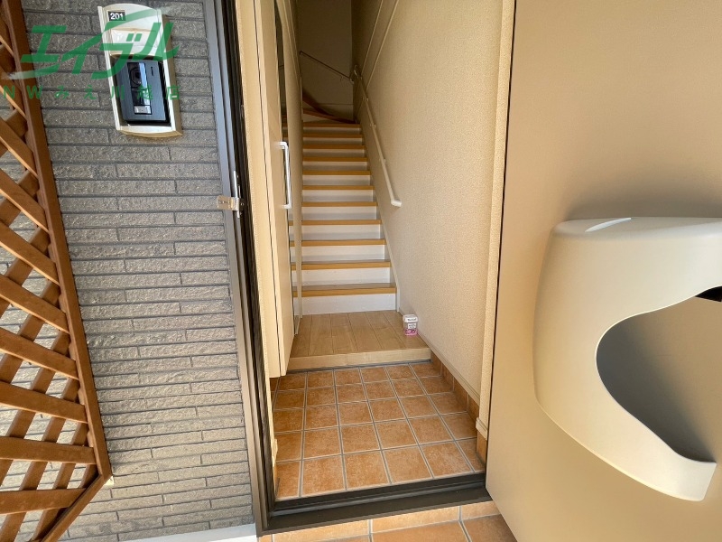 玄関　同型参考写真