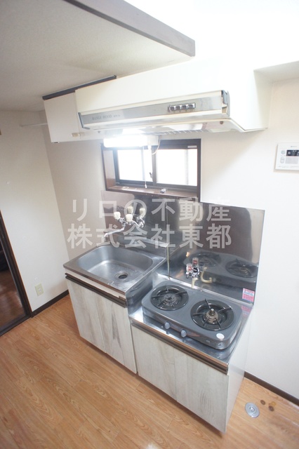 キッチン　キッチンは収納付なので、調理器具など必要な物を収納できます☆