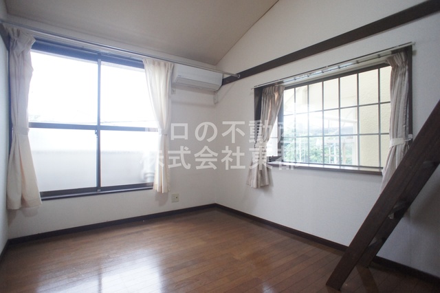 居室・リビング　人気の南向きなので暖かな日差しが入りますね♪