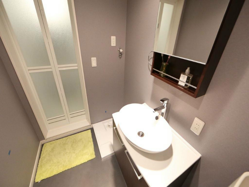 洗面設備　脱衣所　デザイン独立洗面台付　同仕様写真