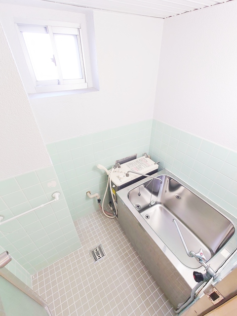 バス・シャワールーム　追い焚き可能・バランス釜タイプバス