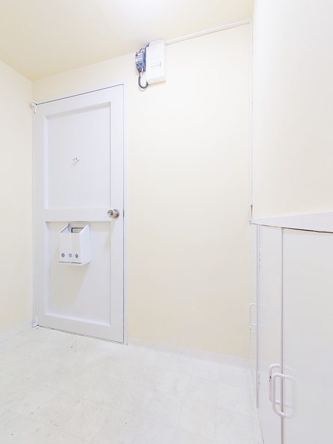 玄関　玄関・靴入れ付