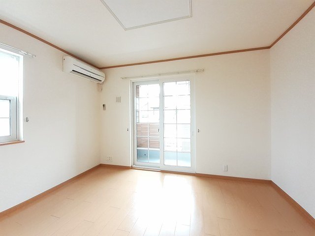 居室・リビング　こちらの居間で趣味の時間をお楽しみください