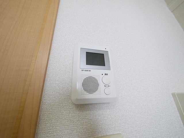 セキュリティ　お顔が見えるモニター付きインターホンもございます。
