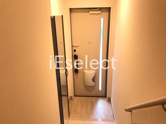 玄関　同タイプのイメージ写真です。実物とは異なる場合があります。