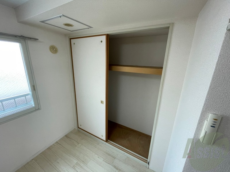 収納　こちらに洗面台があります。朝の洗顔はこちらでＶ